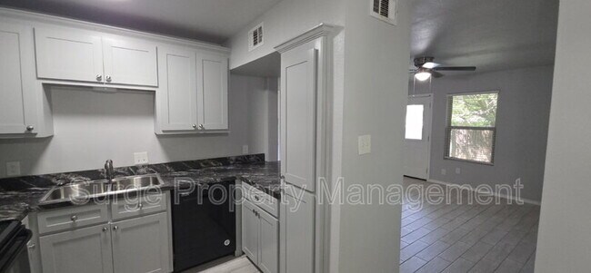 Building Photo - 9108 Lanham St