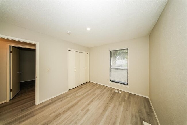 Building Photo - 813 N Briarcliff Dr