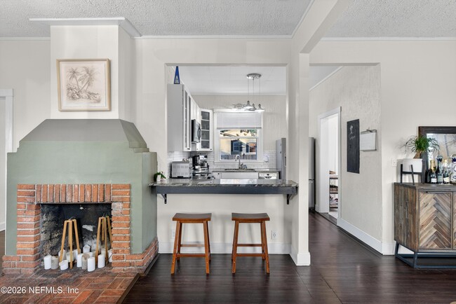 Building Photo - 1903 Dewey Pl