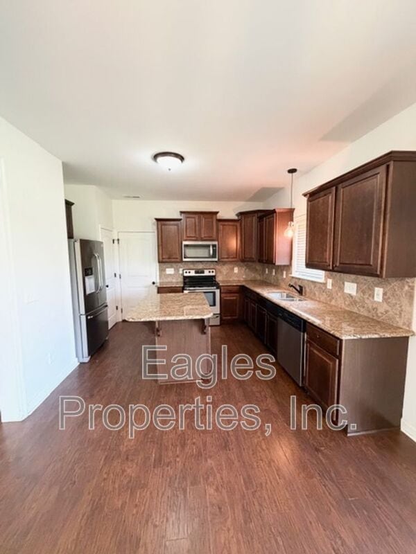 Building Photo - 215 Ingram Fields Dr