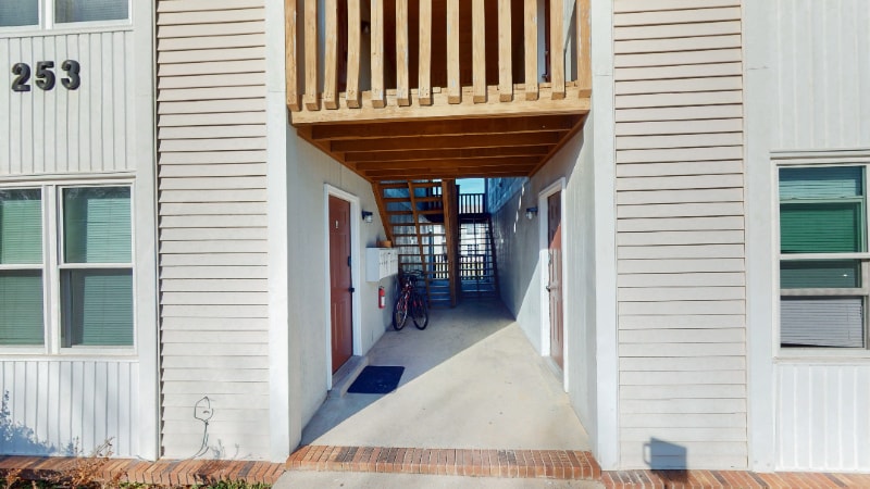 Building Photo - 253 White Oak Rd