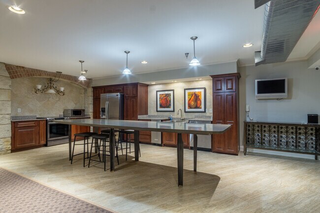 Building Photo - 609 Central St