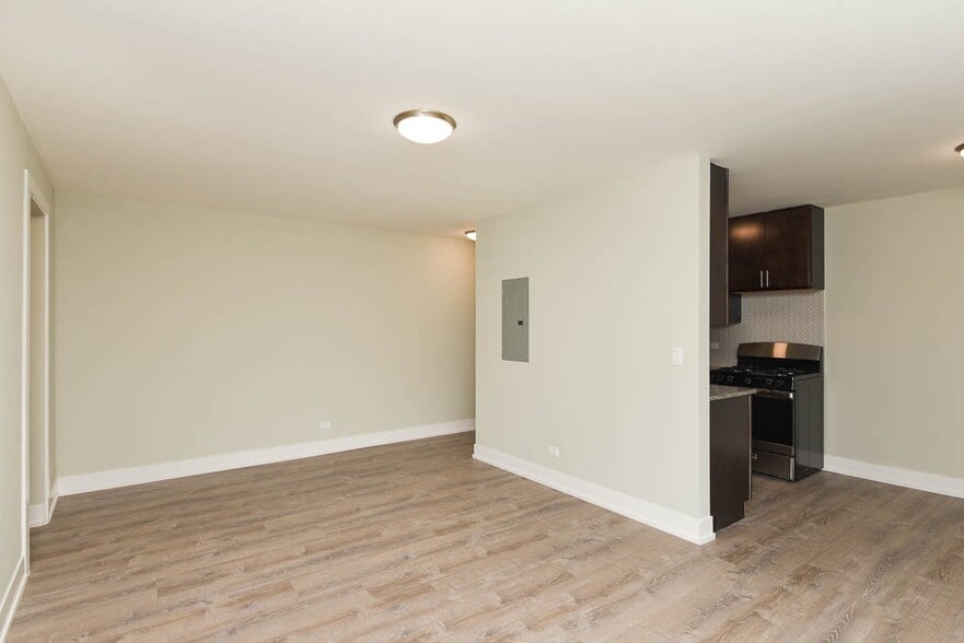 Building Photo - 447 W Surf St