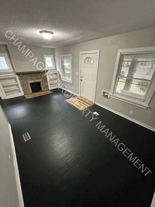 Building Photo - Recently Remodeled Home in Kansas City