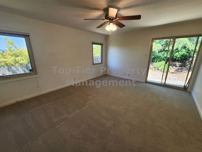 Building Photo - Charming 3 Bed, 2 Bath, 1,888 sqft House in Downtown Concord - Available now for lease!