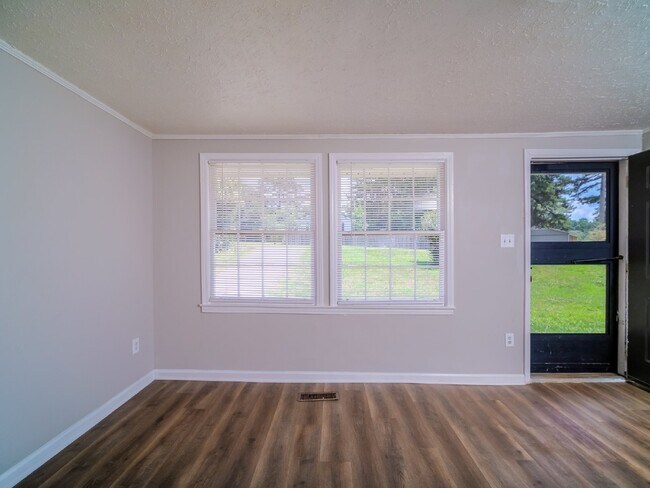 Building Photo - "Charming 3-Bedroom Retreat in Kings Mountain - Cozy 1050 sqft Home!"