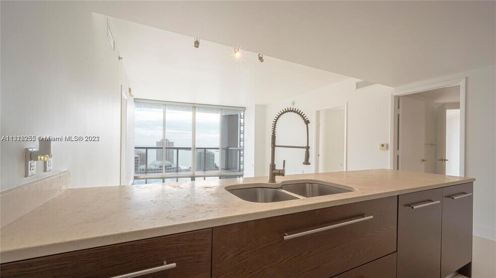 Building Photo - 475 Brickell Ave