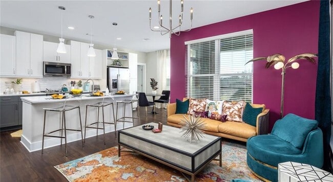 Building Photo - 105 Rogers St NE