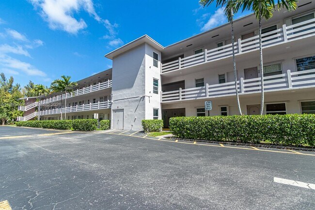 Building Photo - 700 Layne Blvd