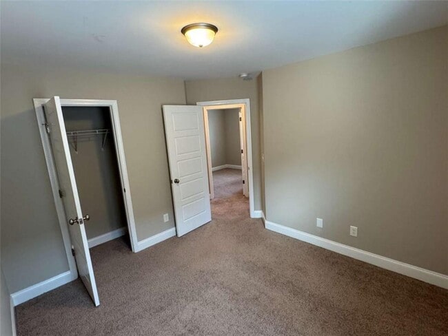 Building Photo - 495 Kirkland Dr