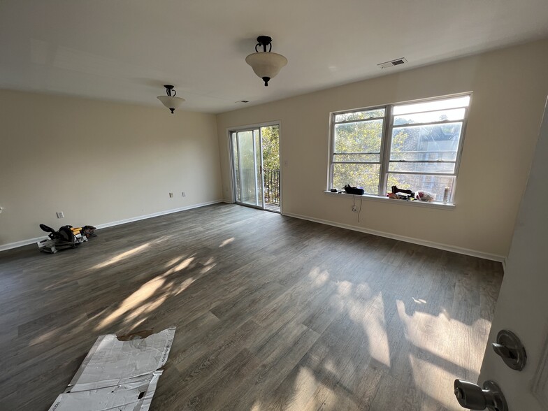 Living room - 547 Broadway