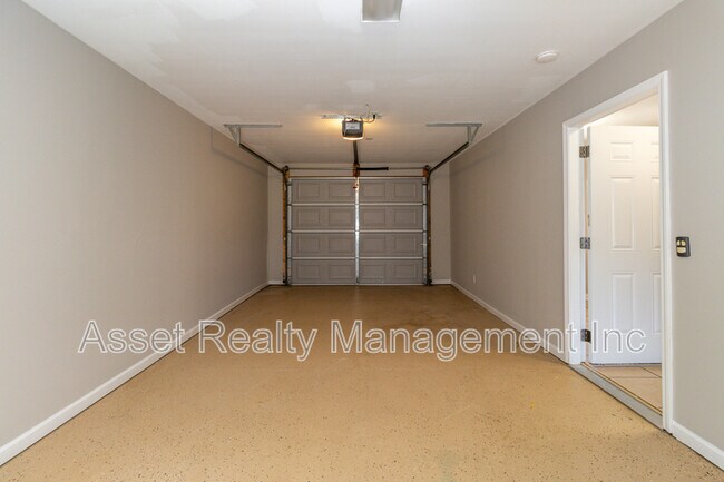 Building Photo - 4622 Ventura Dr