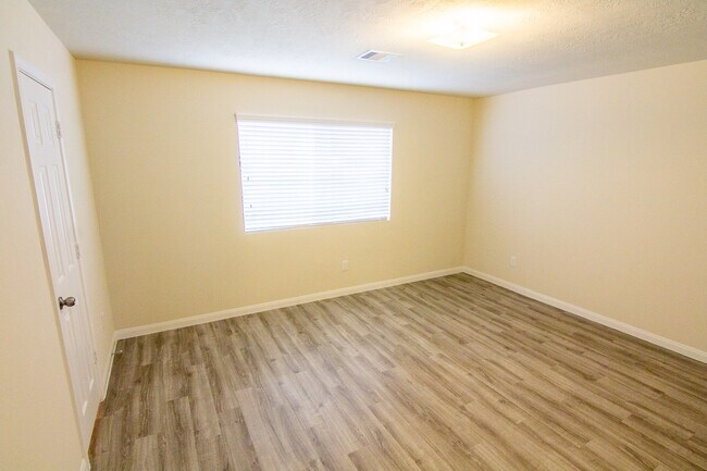 Building Photo - 3211 Gold Star Dr