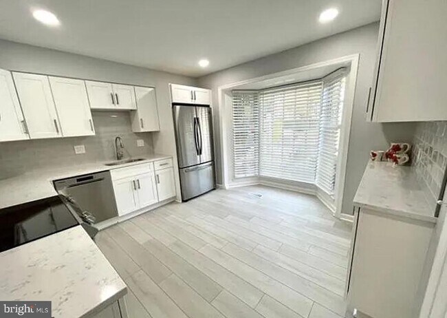 Building Photo - 6633 McLean Ct