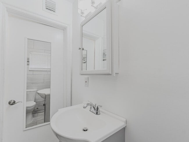 Building Photo - 112 W 34th St