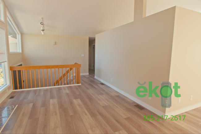 Building Photo - Spacious 5 Bedroom Home in Cottonwood Heights