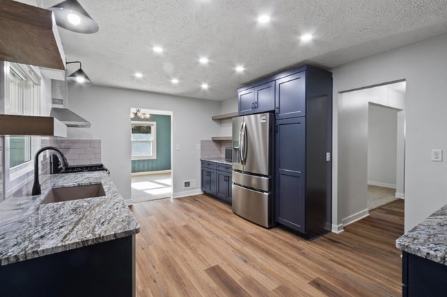 Primary Photo - 1533 S 76th St