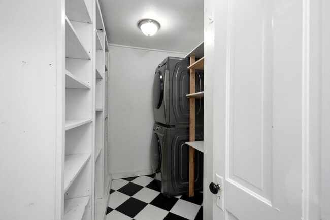 Building Photo - Beautiful Home in Salt Lake Avenues (ABC S...
