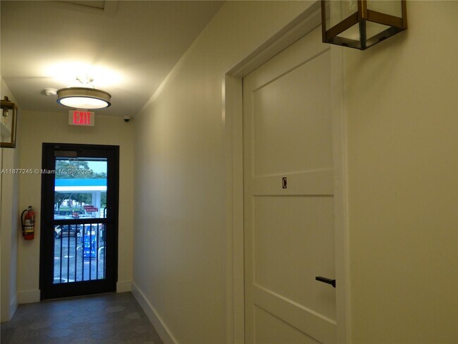 Building Photo - 5980 SW 40th Ave
