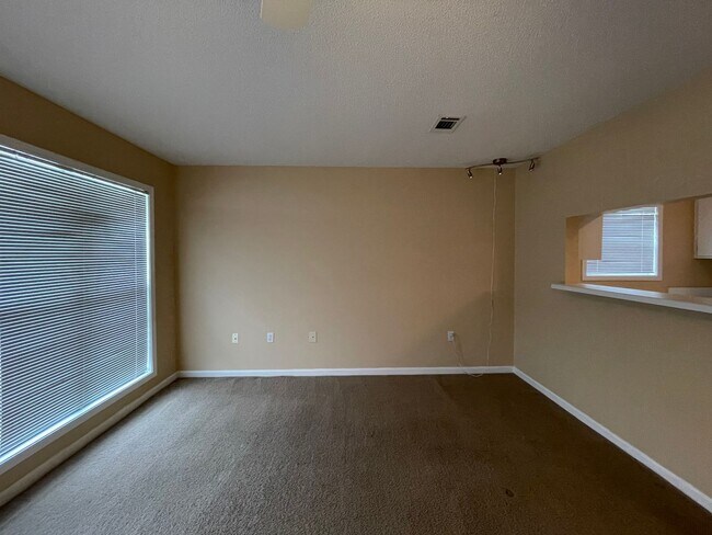 Building Photo - 135 S Spring View Dr