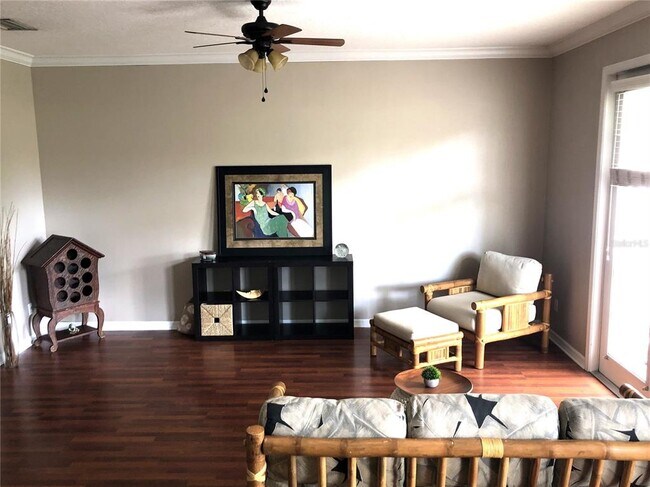 Building Photo - 656 Pinebranch Cir