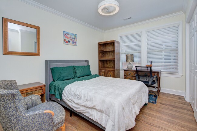 Building Photo - Discover the charm of this FULLY FURNISHED...