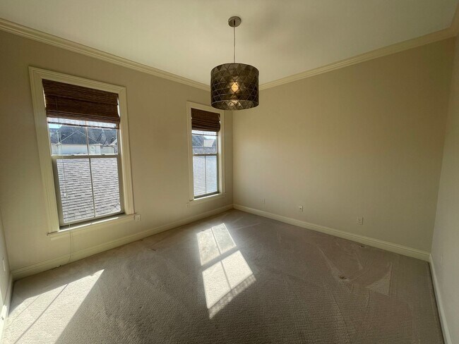 Building Photo - A Great Place To Call Home! Hoa Fees included in Rent