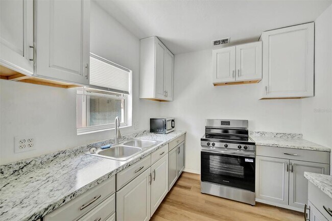 Building Photo - 6348 7th Ave N