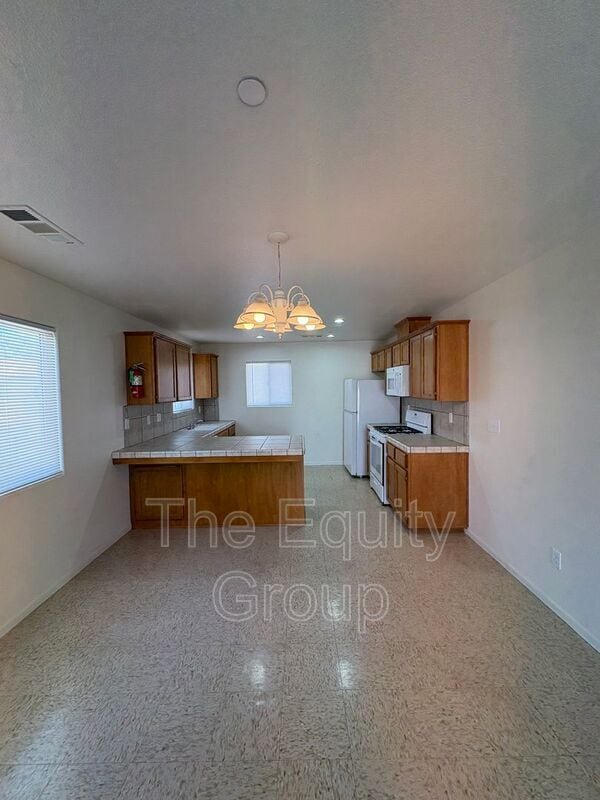 Building Photo - 2106 W Lark Ave