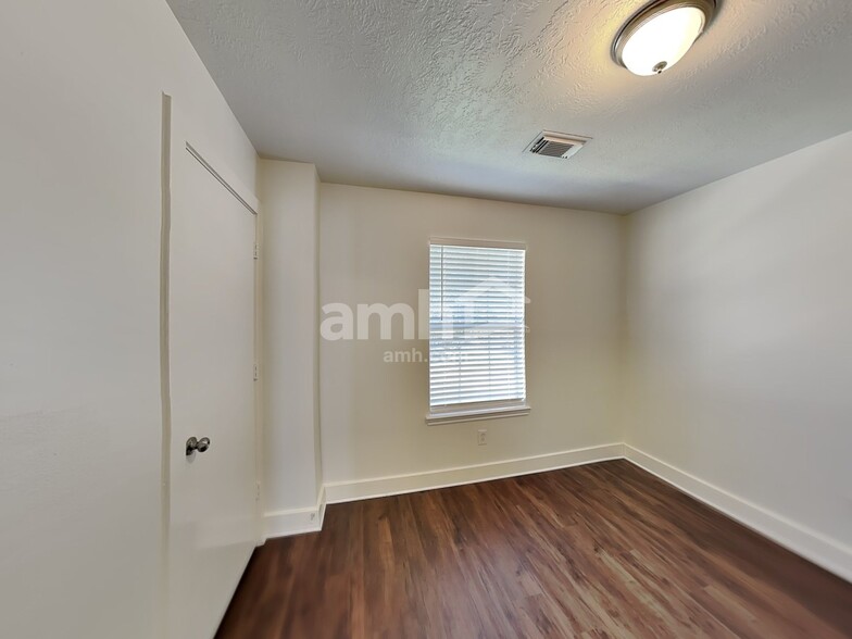 Building Photo - 5011 Westfield Village Dr