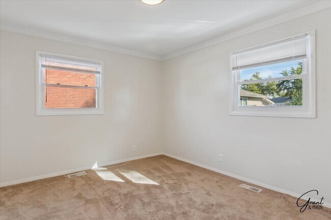 Building Photo - $1995 3 bedroom ranch Shelby TWP