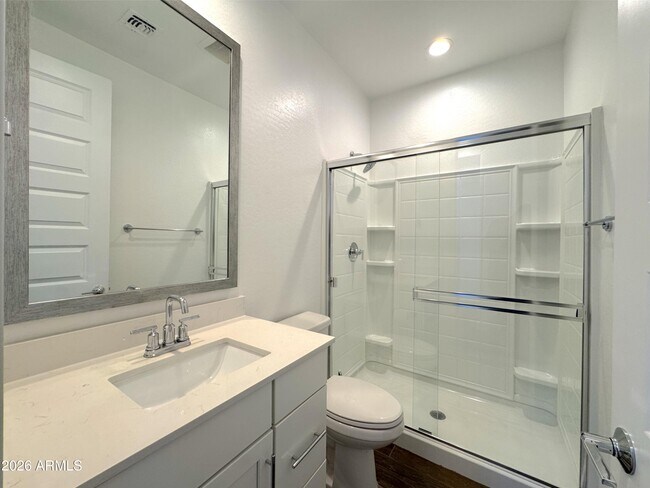 Building Photo - 9903 E Tillman Ave