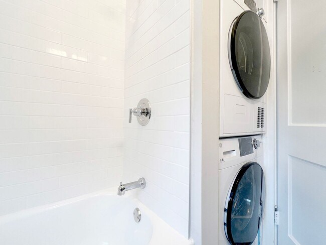 Building Photo - 193-197 E Lancaster Ave