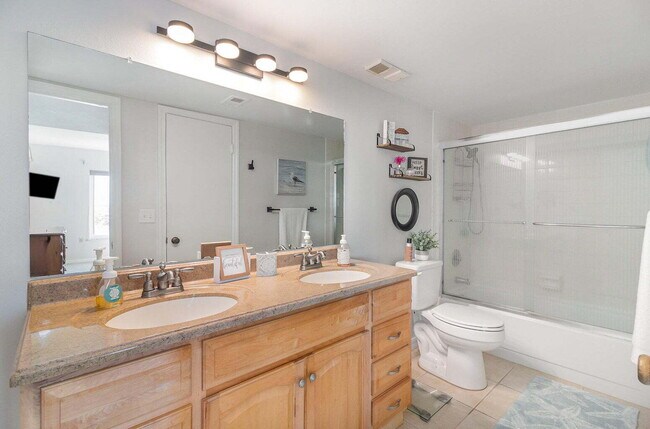 Building Photo - Welcome to Your Beachfront Escape at Beach Winds, Cocoa Beach!