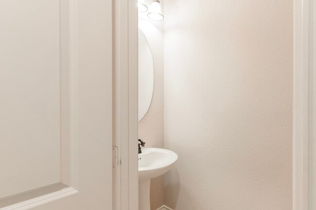 Building Photo - 28707 Hemlock Red Ct