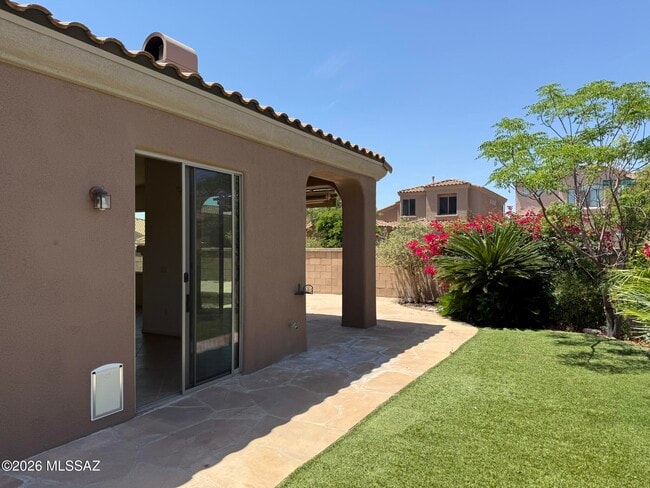 Building Photo - 5967 N Campo Abierto