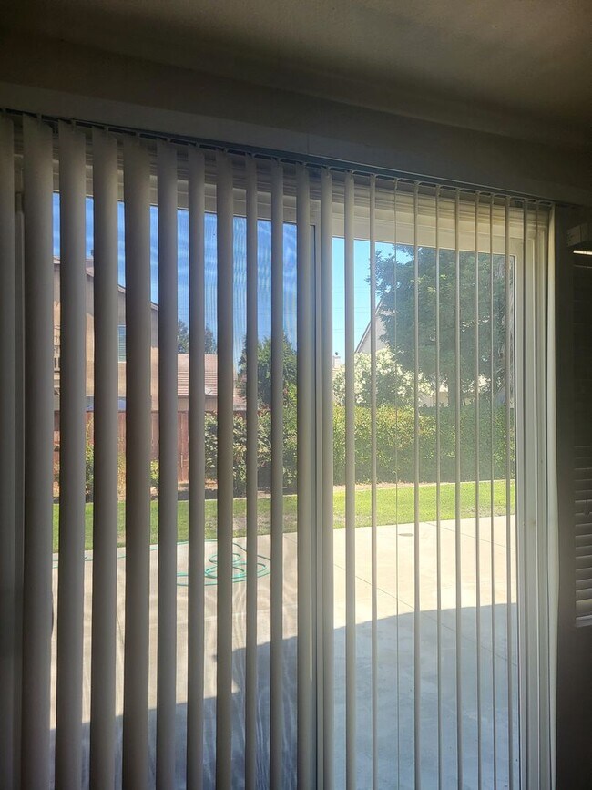 Building Photo - 5049 Pine Lake Ct