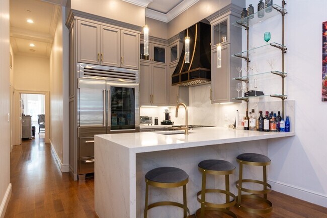 Primary Photo - 288 Commonwealth Ave