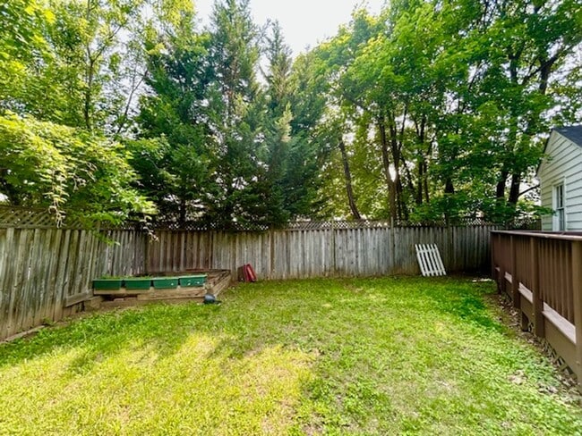 Building Photo - 4523 Gladwyne Dr