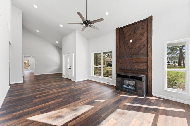 Building Photo - 2 Dewthread Ct