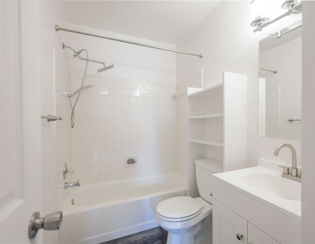 Building Photo - Amazing 3 BR/1.5 BA Townhome in Landover!
