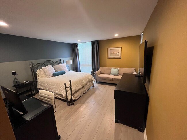 Building Photo - 1815 Glendon Ave