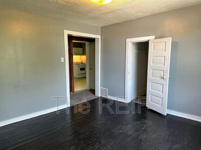 Primary Photo - 109 W Maple St
