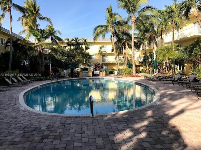 Building Photo - 151 NE 16th Ave