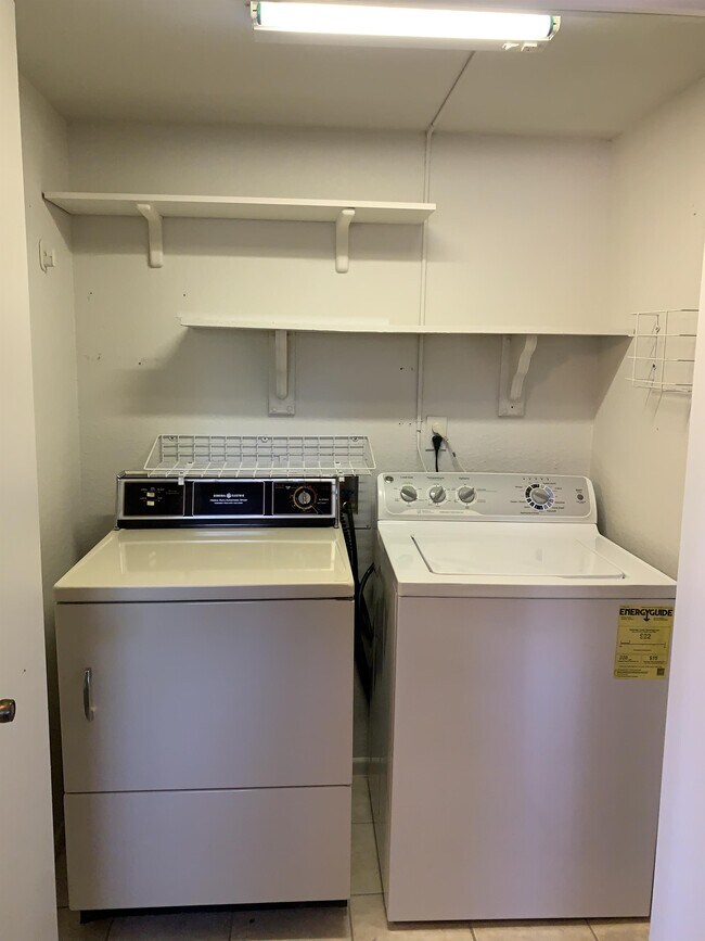 Building Photo - 2182 N Pantano Rd