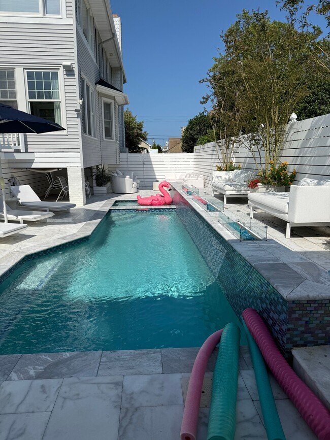 Building Photo - 16 S Somerset Ave