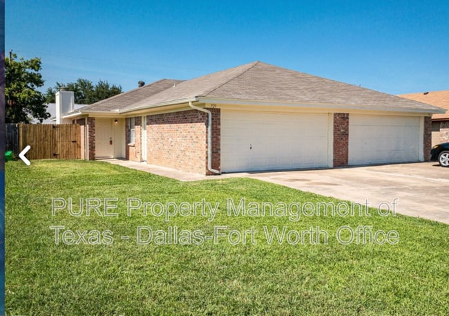 Primary Photo - 729 Bluebonnet Dr