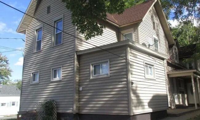 Primary Photo - 140 N Meadow St