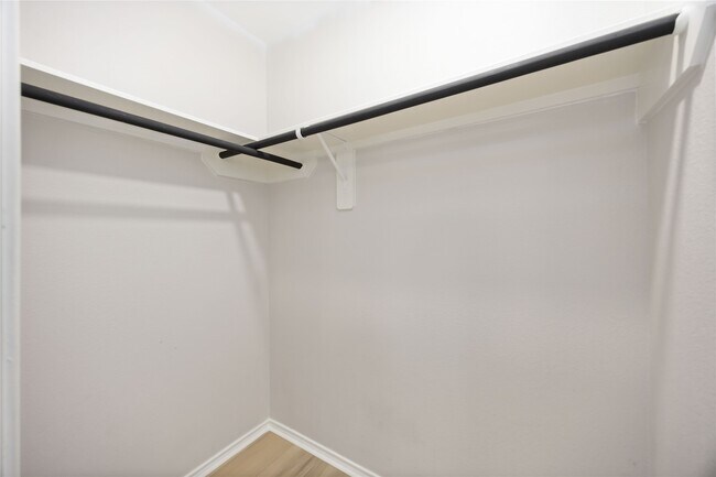 Building Photo - 1827 Cold River Dr