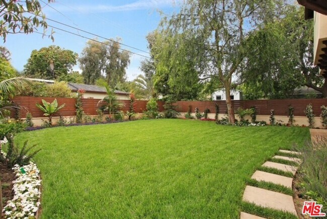 Building Photo - 525 S Gretna Green Way
